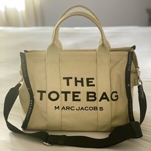 Marc Jacobs THE JACQUARD
MEDIUM TOTE BAG tan with black accents